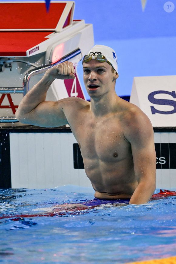 Le Français Leon Marchand célèbre le nouveau record du monde du 200 m quatre nages individuel lors des 22e Championnats du monde de natation à la WAC Arena de Singapour (Singapour) le 30 juillet 2025 © PsnewZ/Bestimage