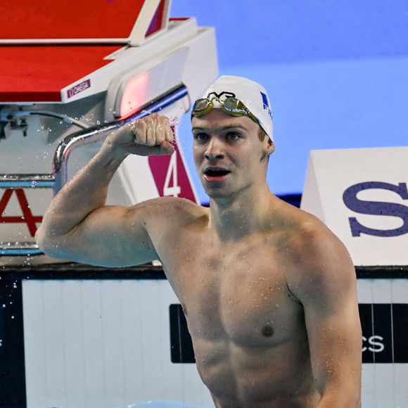 Le Français Leon Marchand célèbre le nouveau record du monde du 200 m quatre nages individuel lors des 22e Championnats du monde de natation à la WAC Arena de Singapour (Singapour) le 30 juillet 2025 © PsnewZ/Bestimage