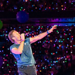Une mise en demeure envoyée en 2023 est restée sans réponse de la part du groupe.

Chris Martin de Coldplay se produit sur scène au stade de Wembley, à Londres, au Royaume-Uni, le 22 août 2025. Coldplay a joué la première soirée de sa tournée mondiale Music of The Spheres World Tour au Wembley Stadium de Londres, dans le cadre d'une tournée de 10 dates qui a battu tous les records. Photo par Bonnie Britain/SOPA Images/SPUS/ABACAPRESS.COM