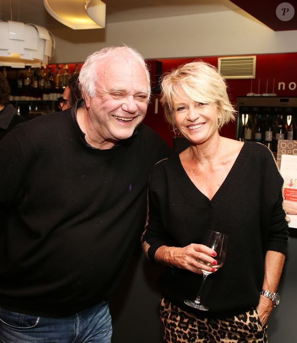 "En télé, tu es vite oublié. C’est comme ça...", nous confie-t-il

Laurent Cabrol et Sophie Davant - Lancement du livre de J-L Petitrenaud "Les quatre saisons d'Emile et Marcelle" au restaurant Lavinia à Paris le 5 novembre 2018. © Denis Guignebourg/Bestimage