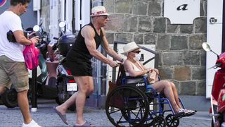 "Normalement, je ne communique pas sur l'identité de nos patients" : Un célèbre acteur est resté 8 jours dans une clinique près de Montpellier