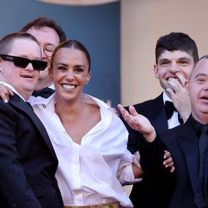 Alice Belaidi et l'équipe du film "Un p'tit truc en plus" - Montée des marches du film « Le comte de Monte-Cristo » lors du 77ème Festival International du Film de Cannes, au Palais des Festivals à Cannes. Le 22 mai 2024
© Jacovides-Moreau / Bestimage