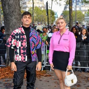 Entourée de ses amies, la future mariée a partagé les beaux clichés de ce séjour sur Instagram.

Louane Emera et son compagnon Florian Rossi arrivent au défilé de mode Miu Miu lors de la Fashion Week printemps/été 2022 à Paris, France, le 5 octobre 2021. © Veeren Ramsamy-Christophe Clovis/Bestimage