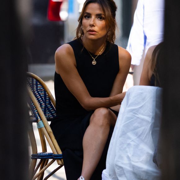 Exclusif - L'actrice et réalisatrice Eva Longoria a été aperçue en tournage ce matin pour la série CNN "Searching for France" à La Parisienne
© Julien Sarkissian / Bestimage