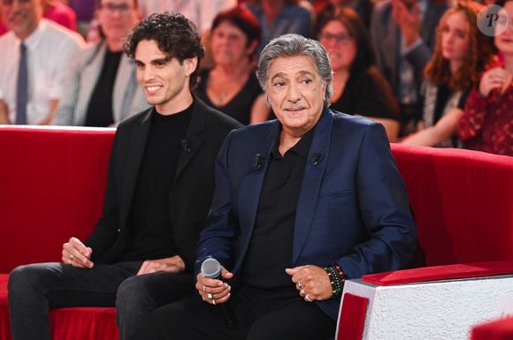 Exclusif - Frédéric François et son petit-fils Matéo lors de l'enregistrement de l'émission Vivement dimanche présentée par M.Drucker aux studios Rive Gauche, à Paris, France, le 1er octobre 2025. Diffusion sur France 3 le 9 novembre 2025. © Guillaume Gaffiot/Bestimage