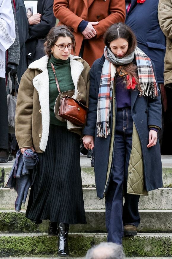Pia Laborde et Gabrièle Laborde, les filles de C.Laborde - Sortie des obsèques de Catherine Laborde en l'église Saint-Roch à Paris, le 6 février 2025.
© Jacovides - Moreau / Bestimage