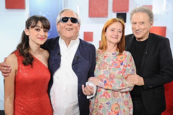 Il est père de deux fils, Éric et Nicolas, issus d’une précédente relation.

Gilbert Montagne, son épouse Nikole, leur petite fille Elsa et Michel Drucker- Enregistrement de l'émission Vivement dimanche au studio Rive Gauche , présentée par Michel Drucker . Diffusion sur France 3 le 29/03/2026. Photos prises le 18 mars 2026.
© Guillaume Gaffiot / Bestimage