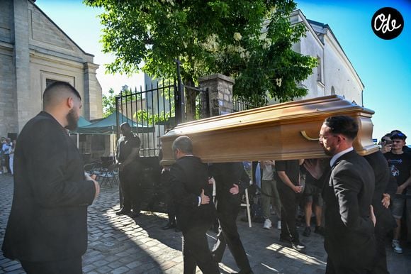 Ses obsèques se déroulent ce mercredi 12 août à l’église Saint-Pierre de Montmartre, avant son inhumation au cimetière Saint-Vincent. 

Le cercueil - Obsèques de Vincent Belorgey alias "Kavinsky" en l'église Saint-Pierre-de-Montmartre le 12 août 2026. © Christian Liewig / Bestimage