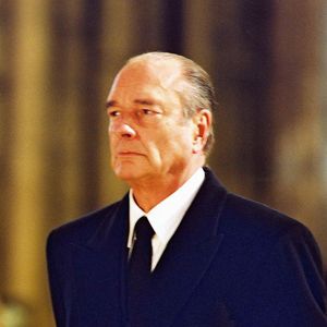 Le "grand drame" de la vie de Jacques Chirac restera la mort suite à l'anorexie de sa fille Laurence.

Bernadette et Jacques Chirac rendent hommage a Genevieve de Gaulle en 2002 - © Daniel Giry Bestimage