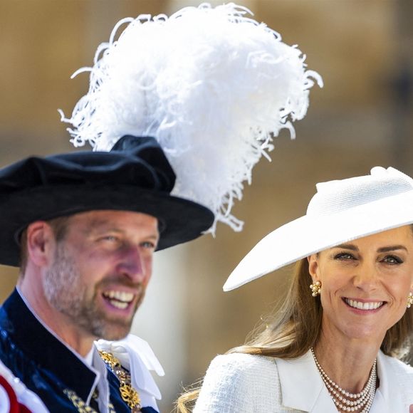 Egalement attendue à l'hippodrome, Kate Middleton a toutefois brillé par son absence au grand dam de ses admirateurs. En effet, la princesse de Galles - actuellement en rémission de son cancer - a annulé sa venue à la dernière minute.

Windsor, ROYAUME-UNI - 2025 - Membres de la famille royale britannique lors du service annuel de l'Ordre de la Jarretière à la chapelle St George, château de Windsor. (Backgrid UK/ Bestimage).