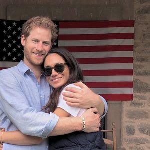"Sept ans de mariage. Une vie entière d'histoires. Merci à vous tous (que vous soyez à nos côtés ou à distance) qui nous avez aimés et soutenus tout au long de notre histoire d'amour, nous vous aimons. Joyeux anniversaire !", a écrit Meghan Markle en légende de son post qui a rapidement récolté des milliers de likes.

Le prince Harry et Meghan Markle - Images du documentaire Netflix "Harry & Meghan". (Backgrid UK/ Bestimage).