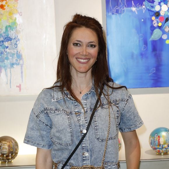 Aujourd'hui comédienne, Sandra Lou ne se dit pas contre un éventuel retour sur le petit écran.

Sandra Lou au vernissage de l'exposition "Les couleurs de la mémoire" à Paris, le 7 juin 2023.

Photo : Marc Ausset-Lacroix / Bestimage