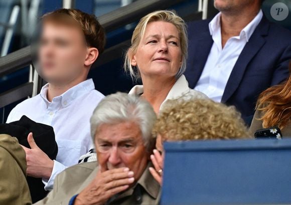 Une nouvelle victoire du PSG qui a fait des heureux au Parc des Princes !

Anne-Elisabeth Lemoine et son fils - Célébrités dans les tribunes du match de football de Ligue 1 McDonald's opposant le  RC Lens au Paris Saint-Germain (PSG) (0-2) au Parc des Princes à Paris© Christian Liewig/Bestimage