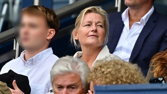 Anne-Elisabeth Lemoine et son fils supporters de choc au Parc des Princes, le duo entouré de stars pour l'occasion