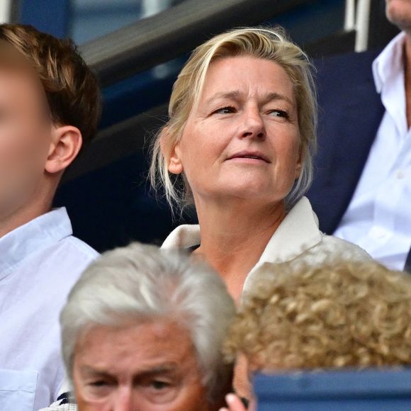 Une nouvelle victoire du PSG qui a fait des heureux au Parc des Princes !

Anne-Elisabeth Lemoine et son fils - Célébrités dans les tribunes du match de football de Ligue 1 McDonald's opposant le  RC Lens au Paris Saint-Germain (PSG) (0-2) au Parc des Princes à Paris© Christian Liewig/Bestimage