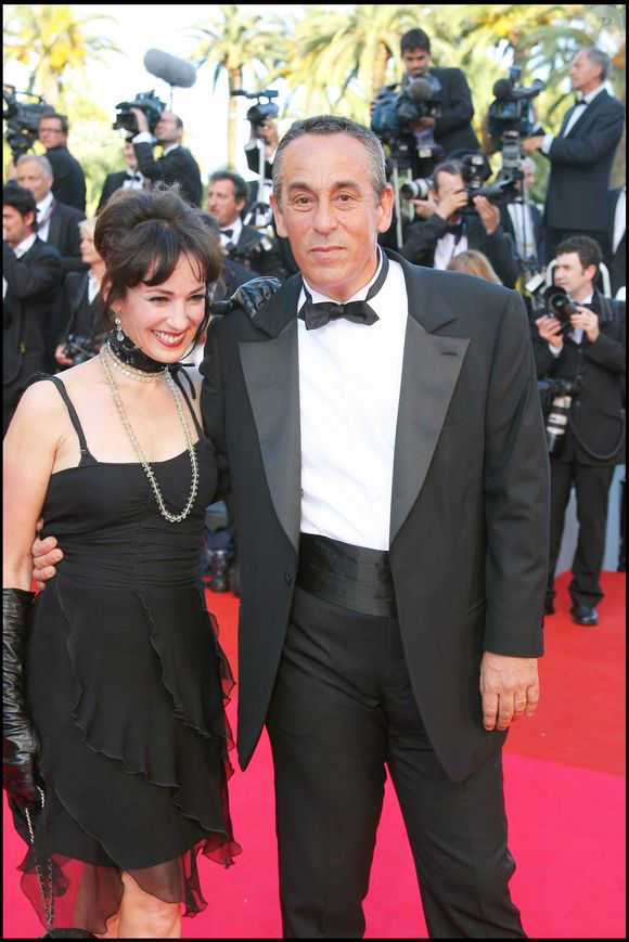 Le couple a eu trois enfants : Ninon, Manon et Gaston.
Béatrice Loustalan et Thierry Ardisson - montée des marches pour la clôture du Festival du film de Cannes en 2007 . BORDE-JACOVIDES / BESTIMAGE