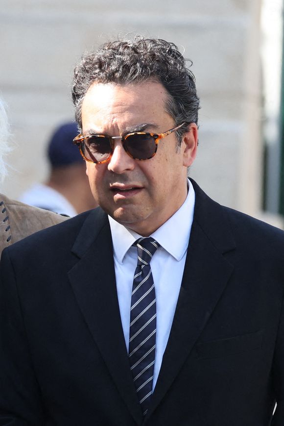 La famille RTL était réunie
Patrick Cohen - Arrivées aux obsèques de Philippe Labro en l'église de Saint-Germain-des-Prés à Paris le 13 juin 2025. © Dominique Jacovides - Christophe Clovis / Bestimage
