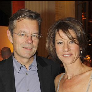 Il est notamment propriétaire d’un domaine viticole dans le Lubéron.

Carole Gaessler et son mari Franck - Dîner de soutien pour la fondation "AIDES" à Paris.
© Bestimage
