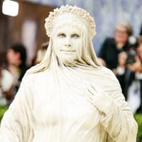 Met Gala 2026 : Une personnalité a été si loin dans le thème "Costume Art" qu'on ne la reconnaît pas !