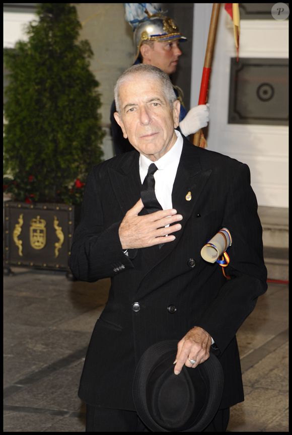 “Merci aux ayant-droits de Léonard Cohen d’avoir exceptionnellement permis cela”, conclut Vianney

Archives - Léonard Cohen en 2011 à Oviedo, en Espagne. AGENCE / BESTIMAGE