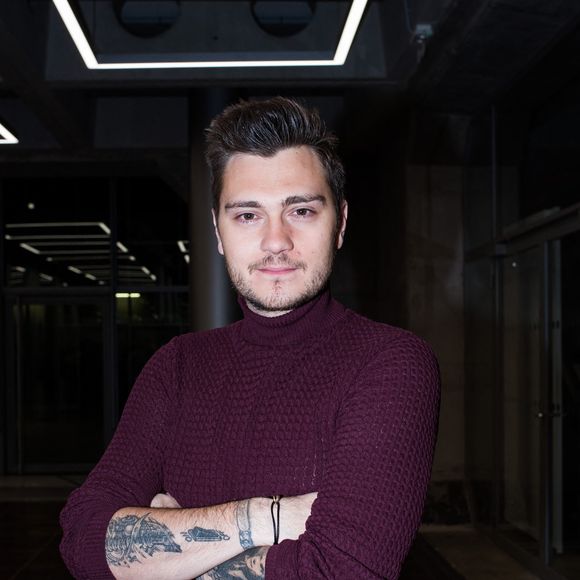 Jeff Panacloc pose lors du vernissage de l'exposition du photographe Stephane de Bourgies à La Défense à Paris, France, le 12 mars 2019. Photo by Julie Sebadelha/ABACAPRESS.COM