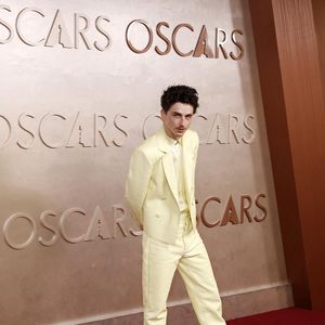 Timothée Chalamet y a notamment emmené Kylie Jenner.

Timothée Chalamet - Photocall de la 97ème cérémonie des Oscars au cinéma Dolby à Los Angeles le 2 mars 2025. Photo par Agence / Bestimage