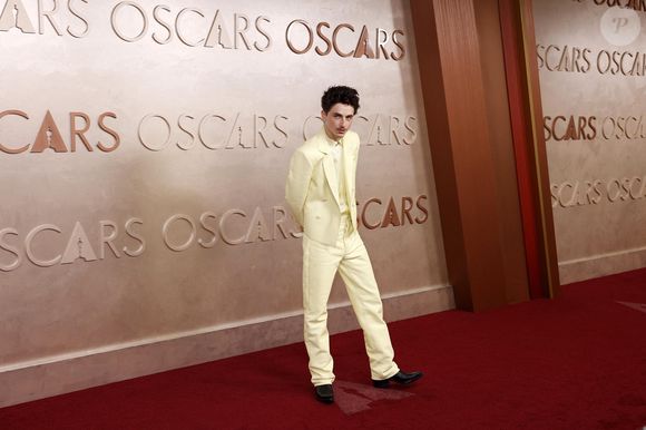 Timothée Chalamet y a notamment emmené Kylie Jenner.

Timothée Chalamet - Photocall de la 97ème cérémonie des Oscars au cinéma Dolby à Los Angeles le 2 mars 2025. Photo par Agence / Bestimage