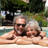 Stéphane Freiss logé dans une grande villa du côté de Saint-Tropez : l'acteur passe du bon temps juste avant un rendez-vous attendu