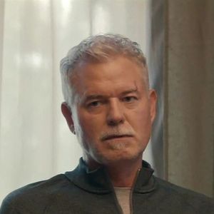 La prise en charge médicale a demandé de longs combats administratifs.

Eric Dane joue le rôle d'un pompier héroïque luttant contre la maladie de Charcot dans "Brilliant Minds". Photo par Backgrid UK/ Bestimage