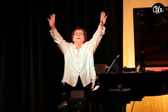 De nombreux proches et amis de Marie-Paule Belle, parmi lesquels Liane Foly, Frédéric Zeitoun et Dominique Besnehard, étaient présents pour lui rendre un dernier hommage.

Marie-Paule Belle - Générale du concert de Marie-Paule Belle "Au Revoir et Merci" au théâtre de Passy à Paris le 19 mai 2026. © Coadic Guirec/Bestimage