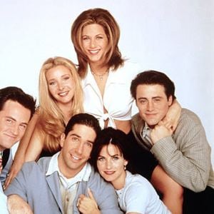 Jennifer Aniston, Courteney Cox, Lisa Kudrow, Matthew Perry, Matt Leblanc et David Schwimmer dans la série "Friends".