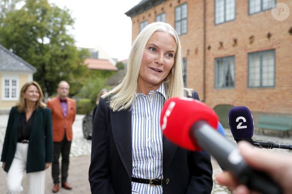 L'emploi du temps de la princesse est adapté en fonction de ses capacités physiques.

La princesse Mette-Marit est présente lors de la conférence "Frida Hansen et le tissage transparent", donnée par le tisserand américain Robbie LaFleur à Collettgaarden au Musée folklorique norvégien d'Oslo, Norvège, le 19 septembre 2025. © Gulliksrud Marius/Stella Pictures/ABACA