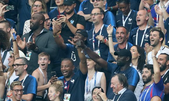 Teddy Riner, Nikos Aliagas et sa compagne Tina Grigoriou, Omar Sy au stade Loujniki lors de la finale de la Coupe du Monde de Football 2018 à Moscou, opposant la France à la Croatie à Moscou le 15 juillet 2018 © Cyril Moreau/Bestimage