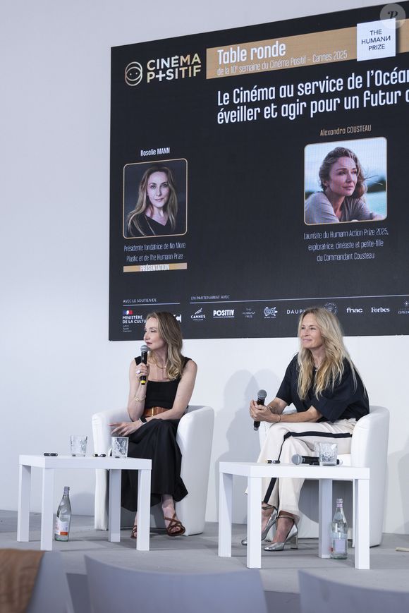 Chez elle, pas de quête de perfection, mais une envie d’authenticité : "Moi j'ai envie d'être vraie."

Alexandra Cousteau et Estelle Lefébure - Conférence "Le cinéma au service de l'océan : comment raconter, éveiller et agir pour un futur durable ?", sur la plage du CNC, dans le cadre de la 10ème Semaine du Cinéma Positif lors du 78ème Festival International du Film de Cannes, le 23 mai 2025. Cette année, le prix du Cinéma Positif a été attribué au film "Jeunes Mères" des frères Dardenne.
© Olivier Borde / Bestimage