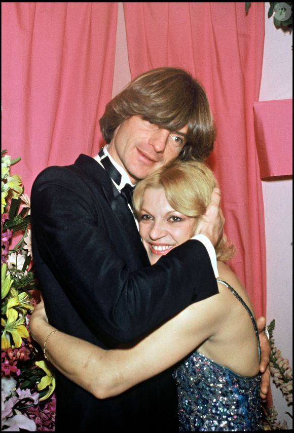 Archives - Nicoletta dans sa loge à Bobino à Paris après sa première en 1979, avec Patrick Chappuis. RINDOFF-PATERSON / BESTIMAGE