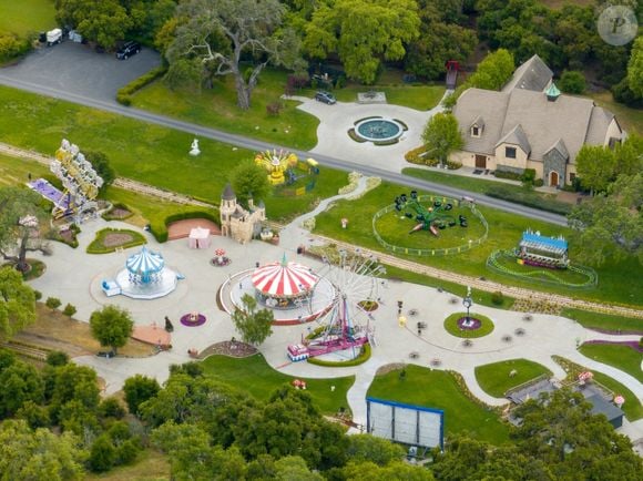 Los Angeles, CA - EXCLUSIF - Le Neverland Ranch de Michael Jackson reprend vie alors que les producteurs d'un nouveau biopic sur la vie et la carrière de la légende controversée de la pop reconstruisent son ancienne maison et son parc d'attractions tristement célèbres.
Sur la photo : Michael Jackson 
Backgrid USA / Bestimage