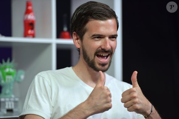Exclusif - L'imitateur Marc-Antoine Le Bret dans les studios de PurePeople à Levallois-Perret, France, le 24 mai 2018. © Giancarlo Gorassini/Bestimage