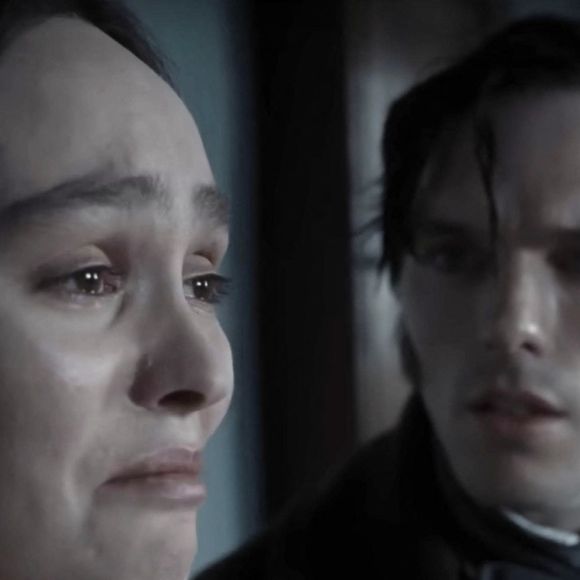 La fille de Vanessa Paradis et Johnny Depp incarne désormais le rôle d’Ellen Hutter dans "Nosferatu", le remake du célèbre film d’horreur réalisé par Robert Eggers...


Bill Skarsgård est un vampire monstrueux qui terrorise Lily-Rose Depp dans la nouvelle bande-annonce glaçante de "Nosferatu". Focus Features a publié une nouvelle bande-annonce du prochain film du réalisateur Robert Eggers.