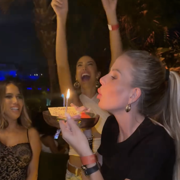 Un clin d'œil à la nouvelle vie de célibataire qui attend la star de l'émission "Les Marseillais".

Capture d'écran de la vidéo Instagram de Jessica Thivenin.