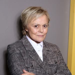 Exclusif - Portrait de Muriel Robin en marge du dévoilement du timbre Michel Legrand réalisé par l'artiste Mathieu Persan (Vente anticipée le 23/02, vente général le 24/02 Tirage : 705 000) à la librairie "Le Carré d'Encre" à Paris le 12 décembre 2023.
© Denis Guignebourg / Bestimage