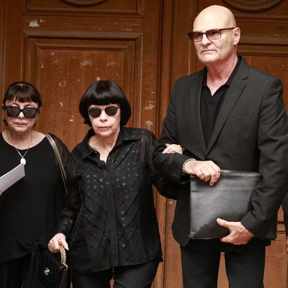 Exclusif - Monique Mathieu, Mireille Mathieu et Hervé Marc (manager et le fidèle collaborateur de la chanteuse) lors de la cérémonie religieuse pour Olivier Echaudemaison en l'église Saint-Roch à Paris, France, le 7 septembre 2026. © Christophe Aubert/Bestimage