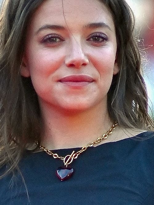 Clap de fin à Dinard : Zoé, la nièce d’Isabelle Adjani, parmi les personnalités présentes, elle poursuit une carrière prometteuse