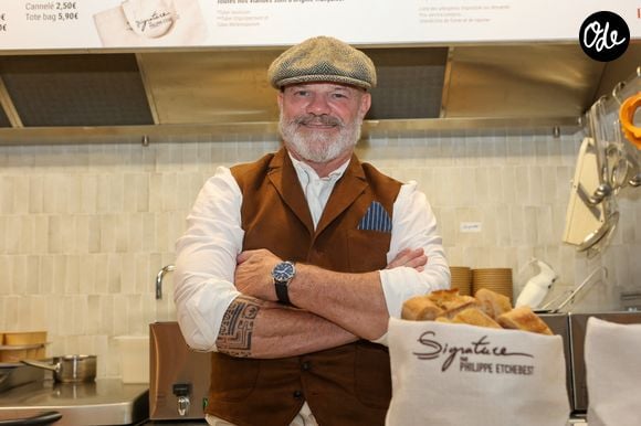 Les trois personnes avaient multiplié les critiques pendant le repas.

Exclusif - Le chef Philippe Etchebest - Le chef Philippe Etchebest ouvre son restaurant éphémère "Signature" du 9 au 30 octobre au 25 rue Sedaine à Paris dans le 11ème arrondissement le 8 octobre 2025. © Jean-Marc Lhomer/Bestimage