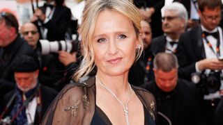 Caroline Roux ravissante en robe noire avec son influent mari, patron de Facebook : le couple très complice au Festival de Cannes