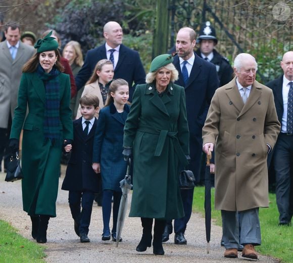 Le roi Charles III d'Angleterre et Camilla Parker Bowles, reine consort d'Angleterre,   Catherine (Kate) Middleton, princesse de Galles, Prince Louis, Princesse Charlotte, Prince George, Le prince William, prince de Galles - La famille royale britannique se rend à la messe de Noël à Sandringham le 25 décembre 2024.