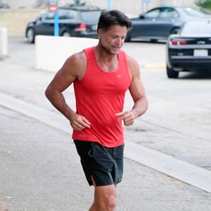EXCLUSIF : David Charvet termine une séance d'entraînement chez Burn à Studio City, en Californie. L'ancien acteur de Baywatch, âgé de 53 ans, a montré ses bras toniques en quittant la salle de sport.
The ImageDirect / Bestimage