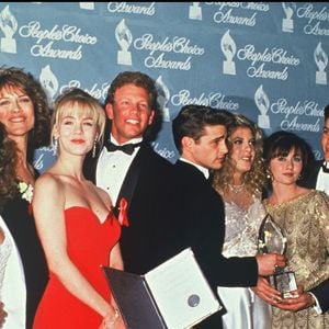 Une célèbre actrice des années 90 est endettée jusqu'au cou !

Archives - Joe E. Tata, Gabrielle Carteris, Carol Potter, Jennie Garth, Ian Ziering, Jason Priestley, Tori Spelling, Shannen Doherty, Brian Green et Luke Perry de "Beverly Hills".
