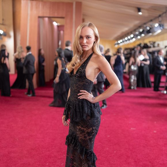 Le 2 mars 2025, Los Angeles, Californie, USA : LILY-ROSE DEPP arrive sur le tapis rouge de la 97ème cérémonie des Oscars au Dolby Theatre à Ovation Hollywood. (Crédit image : ? AMPAS/ZUMA Press Wire)
