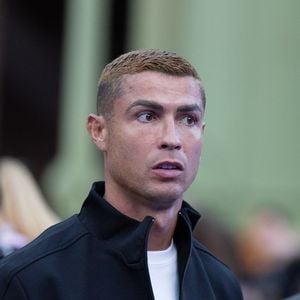 Cristiano Ronaldo continue de briller sur les terrains tout en menant une vie de famille avec Georgina Rodríguez et leurs enfants, principalement à Riyad.

Cristiano Ronaldo lors de la cérémonie de clôture de la Coupe du monde d'esport au Grand Palais à Paris.  Raphael Lafargue / Pool / Bestimage