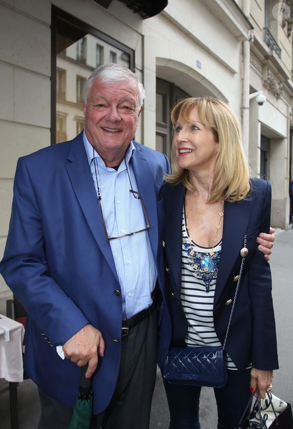 Exclusif - L'animateur Fabrice (François Simon-Bessy) arrive à la radio RTL pour un enregistrement à Paris avec sa femme Michèle le 19 septembre 2016.
© Denis Guignebourg / Bestimage